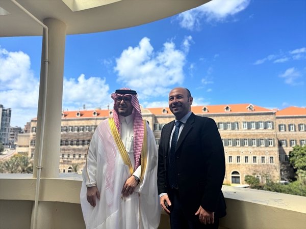 بخاري يلتقي الشميطلي ويجول في أرجاء "الخارجية"