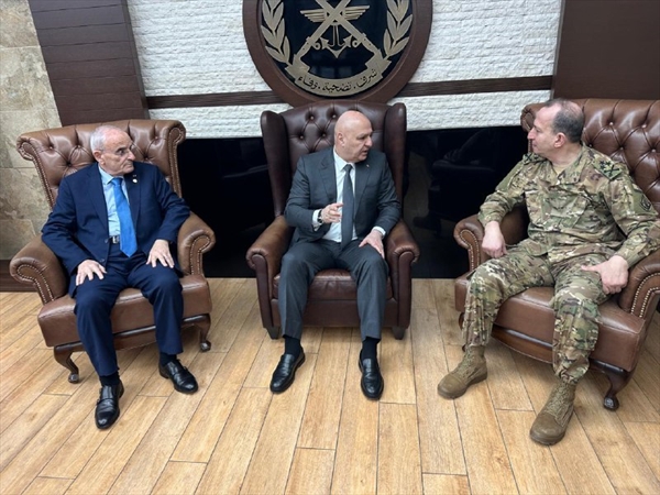 جولة عسكرية للرئيس عون: كونوا يداً واحدة وقلباً واحداً.. وارفضوا أي ضغط