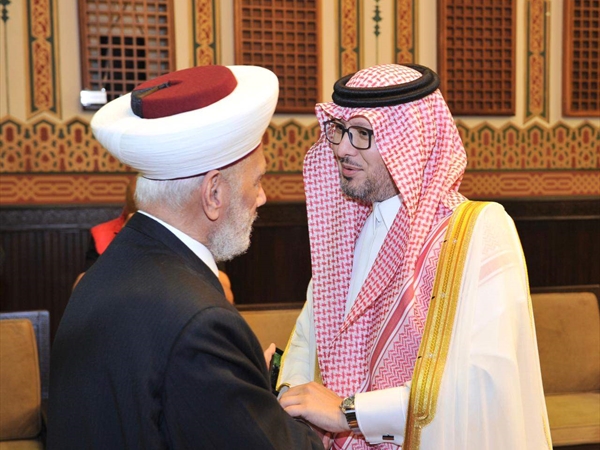 بخاري نقل للمفتي دريان ورجّي والشميطلي دعم المملكة: قوة لبنان بوحدته الوطنية وتعاونه مع أشقائه العرب