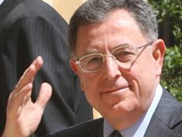 السنيورة لم يشارك في عشاء سلام