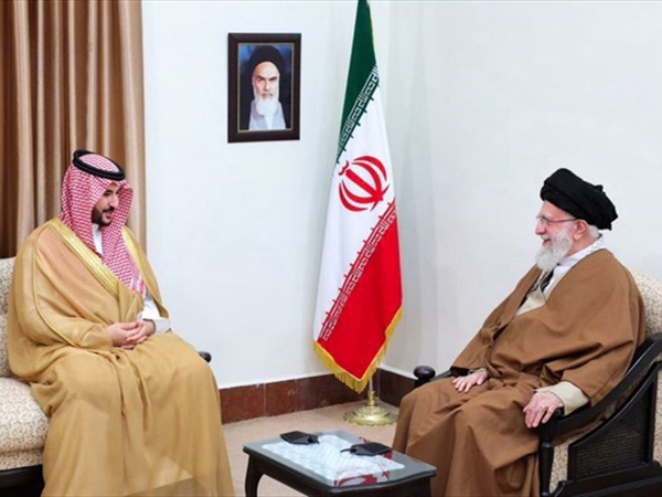 حركة دبلوماسية واسعة قبل مفاوضات روما.. ورسالة من الملك سلمان لخامنئي