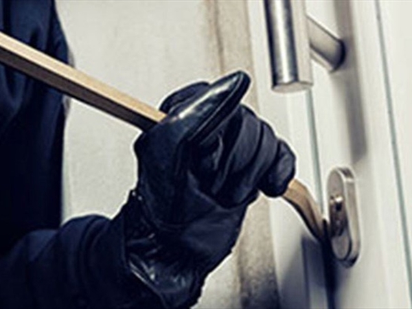 منزل فنان لبنانيّ شهير يتعرّض للسرقة في منطقة انطلياس