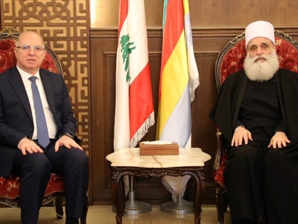 وزير العمل في جولة روحية: الوزير حيدر لدى زيارته الشيخ أبي المنى  التحديات جمعتنا كما جمعتنا الأعياد