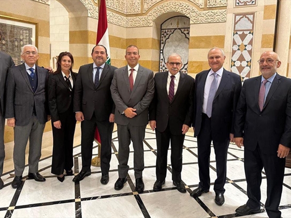 الرئيس نوّاف سلام يشيد بدور نادي الغولف بحماية البيئة والترويج السياحي..