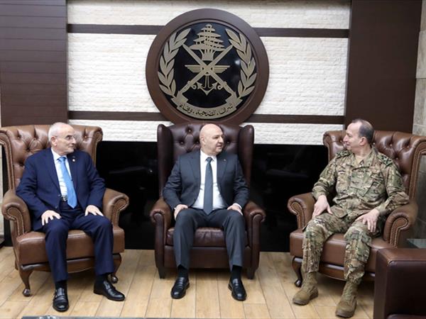 عون زار أمن الدولة واليرزة ويجري محادثات مع أمير قطر في الدوحة اليوم