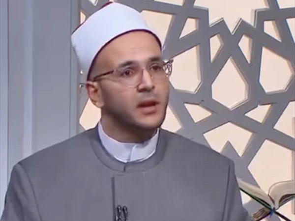 أمين الفتوى بالإفتاء المصرية يحذّر من «هوس اللايفات»