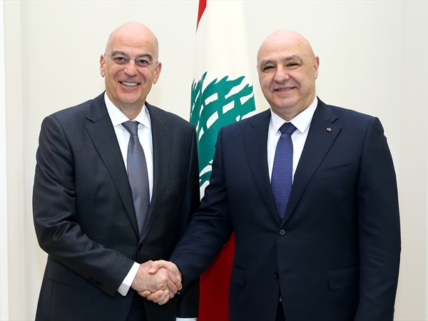 عون أمام وزير الدفاع اليوناني: عدم الانسحاب الإسرائيلي من التلال الخمسة وإعادة الأسرى اللبنانيين انتهاك للـ1701