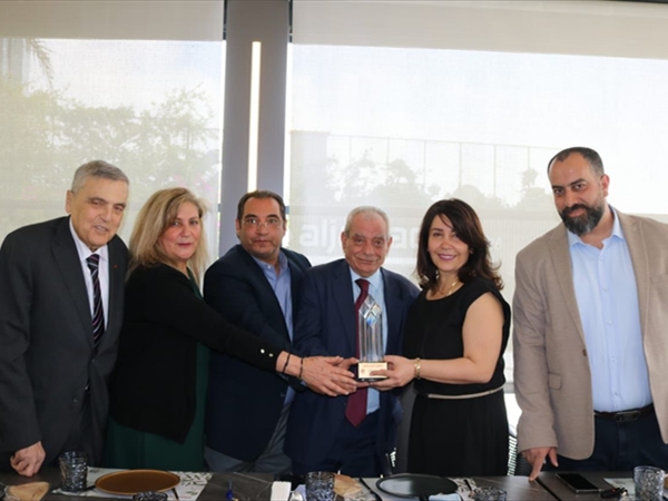 تكريم خزعل لانتخابها عضواً أصيلاً في لجنة الخبراء القانونيِّين في العمل العربية