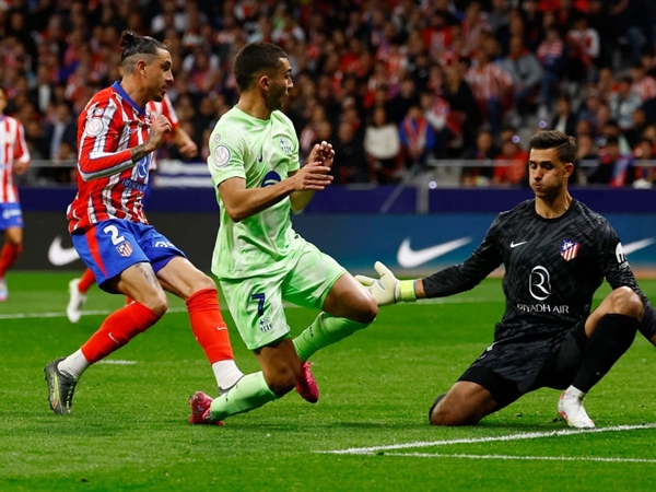 برشلونة يقصي اتلتيكو ويضرب موعداً مع ريال مدريد بنهائي كأس الملك