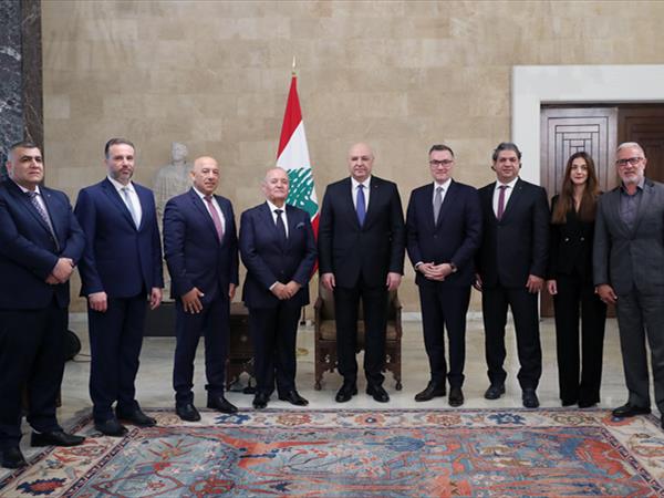 عون لوفد اغترابي: واجب الدولة تأمين الاستقرار السياسي والأمني والاقتصادي لتشجيع المغتربين على الاستثمار