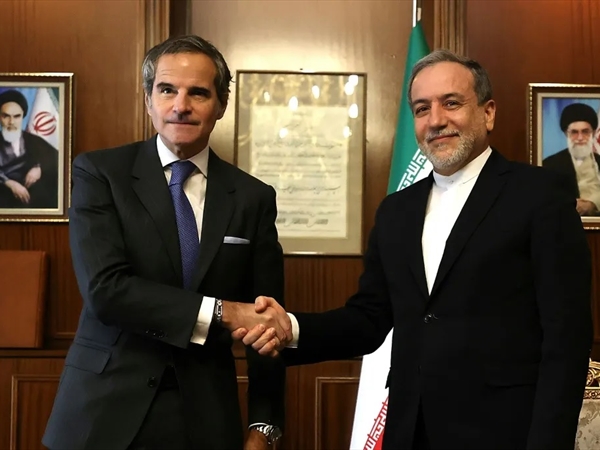 غروسي يحذر: إيران ليست بعيدة عن تطوير القنبلة