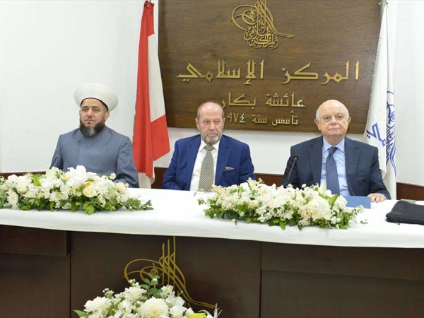 مناقشة وتوقيع كتاب» النور والبرهان في إعجاز القرءَان «للعميد فرشوخ .. رحلة في سبر أغوار الإعجاز اللغوي والبياني والعلمي والتشريعي والتاريخي