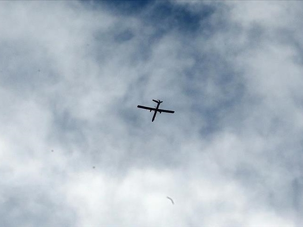 الخروقات متواصلة.. مسيرة معادية تلقي قنابل على المزارعين