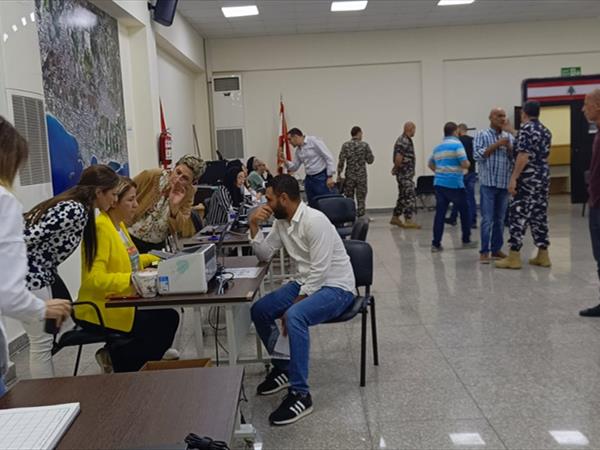 طلبات المرشحين للانتخابات البلدية في سرايا صيدا.. زحمة بسبب رسوم المالية على صندوق واحد
