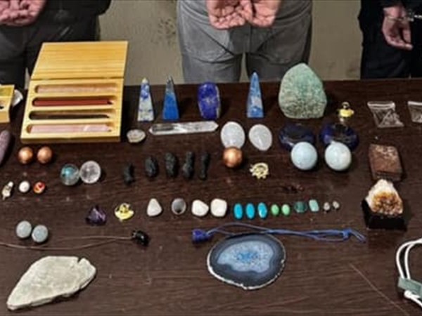 بالصور: سرقوا أحجاراً كريمة... ومكمن محكم يوقع بهم!