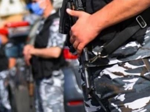 سارق محترف.. ينتحلُ صفة أمنية!