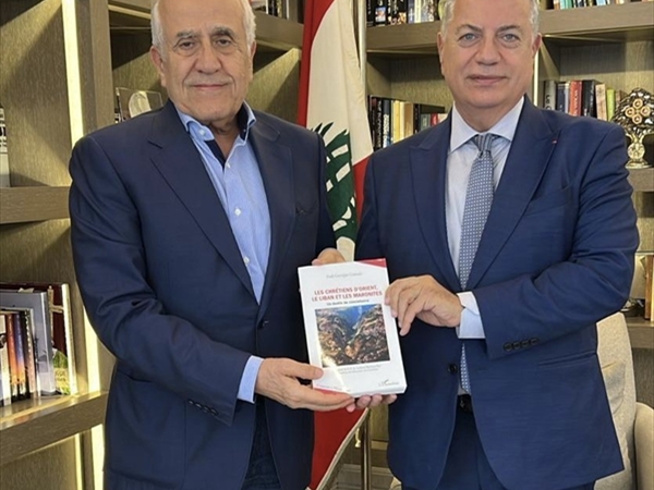 سليمان تسلم من قمير كتابه LES CHRÉTIENS D'ORIENT