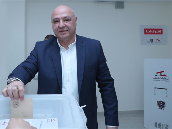 للمرة الأولى بعد 40 عامًا.. عون يقترع: صوتي هو لإنماء البلدة ومن ينجح يمثّلني