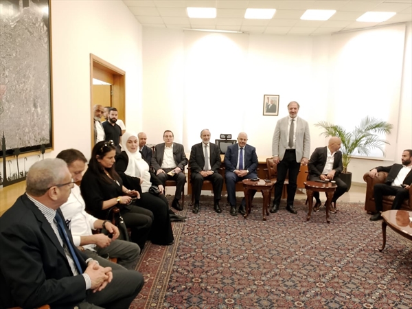 تسلُّم وتسليم بين زيدان ودرويش
