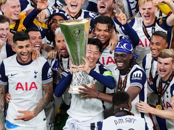 توتنهام ينكأ جراح مانشستر يونايتد ويخطف لقب الـ"يوروبا ليغ"