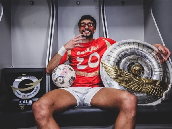 الفلسطيني وسام أبو علي عريس ليلة تتويج الاهلي بالدوري المصري