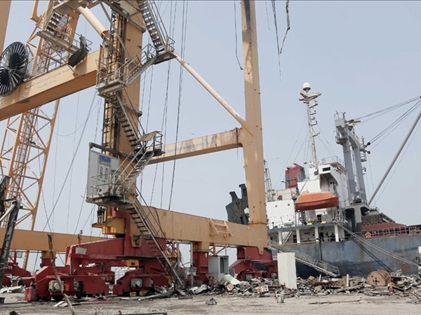 إسرائيل تهاجم موانئ يمنية وتهدد باغتيال الحوثي