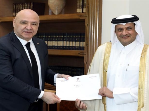 بالصورة: رسالة قطريّة للرئيس عون