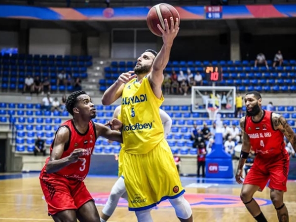 الرياضي يتخطى شباب الاهلي دبي بطريقه