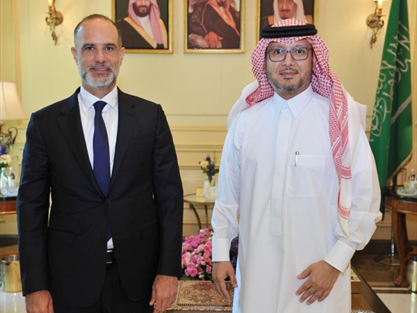 سفير المملكة في لبنان يستقبل وزير الأشغال العامة والنقل