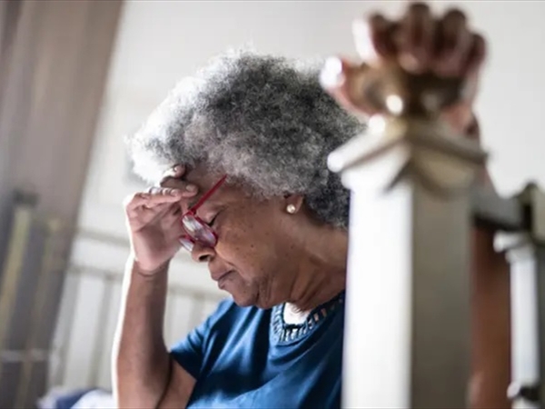 دراسة: استخدام كبار السنّ للتكنولوجيا يقلل الإصابة بـ«الضعف الإدراكي»