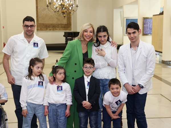 السيدة الأولى: الإنسان أولويتنا ولا اعتبارات تعلو على كرامته