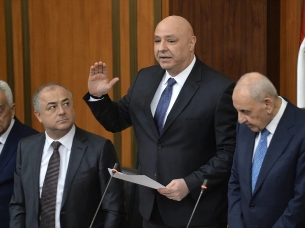 سلاح في ظل الرئاسة أم رئاسة في كنف السلاح؟!!