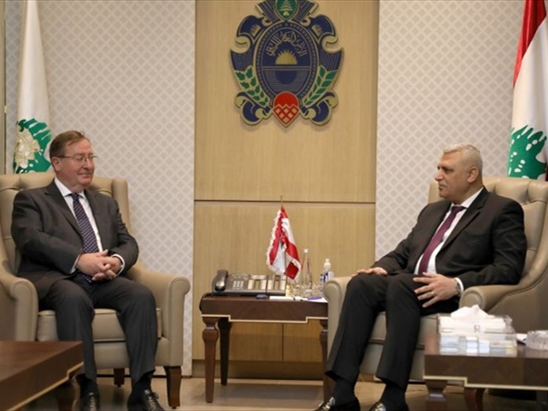 شقير يلتقي السفير البريطاني: الدولة لن تتوانى عن استرداد حقها وتحرير أراضيها