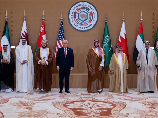 قمة هرم العالم!