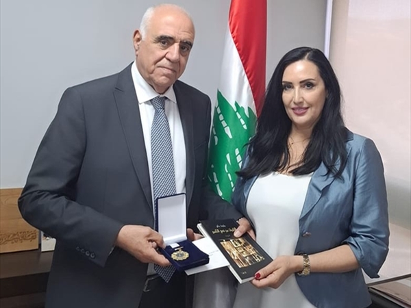 القصيفي تسلَّم من داغر «الناجيّات من جمع التكسير»