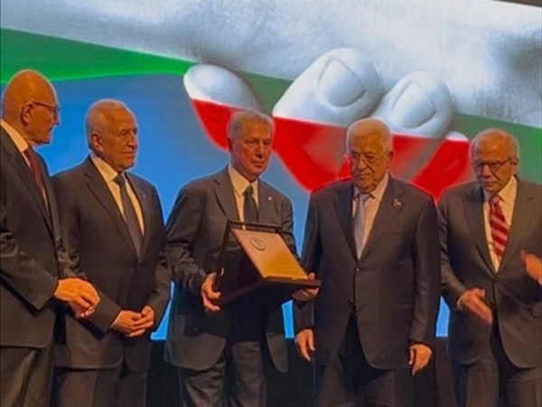 الرئيس سليمان يستحق الرئيس الفلسطيني محمود  عباس جوائز السلام من اعلى المستويات