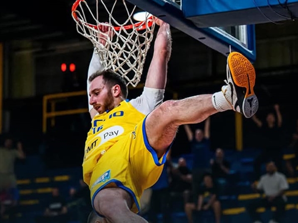 الرياضي اجتاح الانطونية بقيادة عرقجي وفوز عصيب للحكمة..