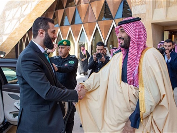بن سلمان يؤكد للشرع التزام المملكة بوحدة سوريا