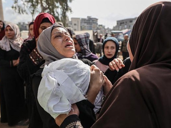 نتنياهو الغاضب يفاوض في الدوحة.. ويقتل في غرة