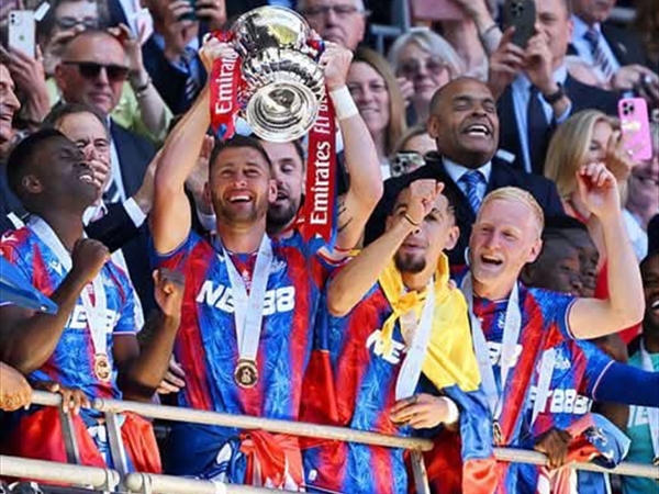 كريستال بالاس يتوج بطلاً لكأس انكلترا