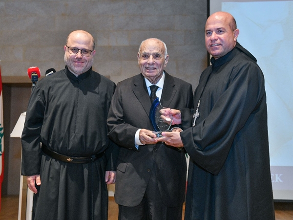 جامعة الكسليك تكرّم إدمون رزق وتتسلّم أرشيفه الوطني