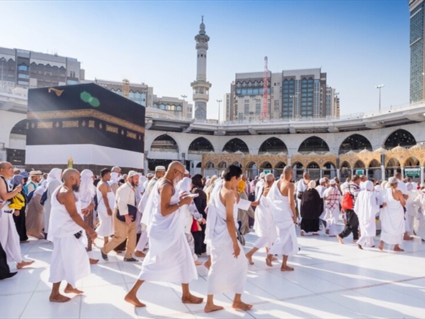 وزارة الحج السعودية تحذّر من تسلّق الأماكن الخطيرة