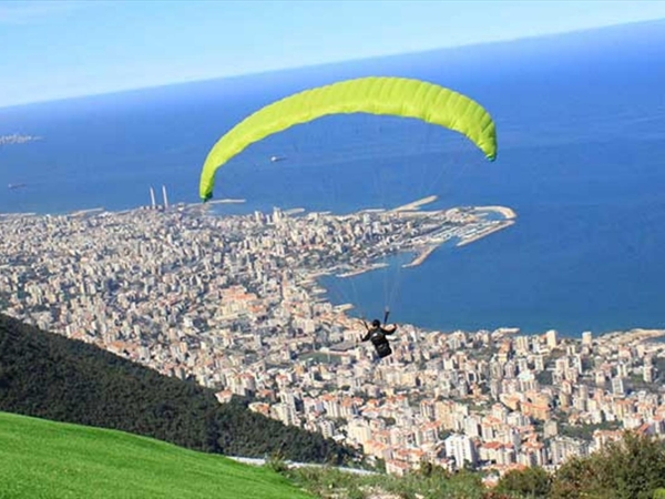 رحلة طائرة شراعية انتهت بمأساة في لبنان