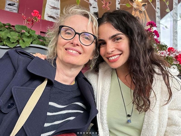 قرية فرنسية تنقسم ثم تتوحّد: في التعامل مع عائلة سورية ‏Les barbares لـ جولي ديلبي ودور للبنانية ريتا حايك