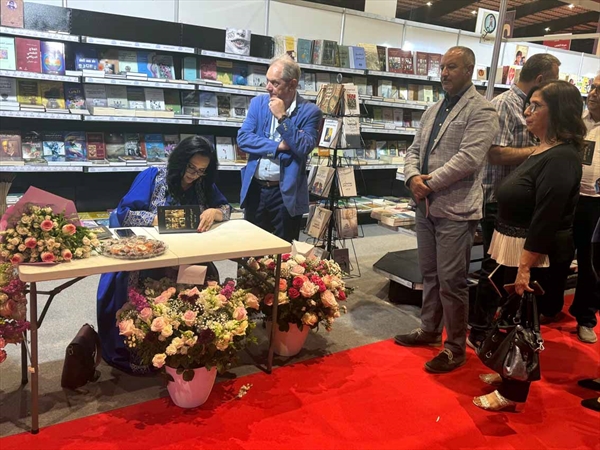 ماجدة داغر وقعت كتابها "الناجيات من جمع التكسير"