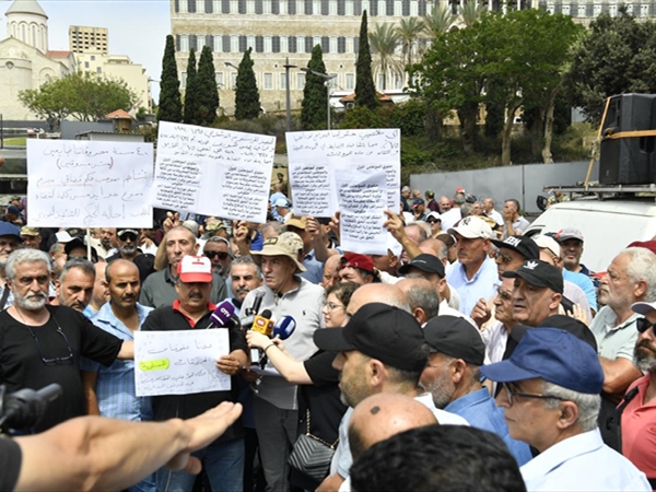 وقفة لحراك المؤهَّلين المتقاعدين للمطالبة بحقهم من المحروقات