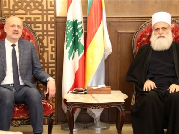 شيخ العقل بحث والمولوي التطورات واتصل باليازجي والتقى زواراً