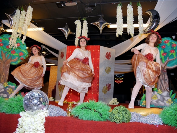 «المسرح العالمي» قدّم فقرات تفاعلية ولوحات استعراضية