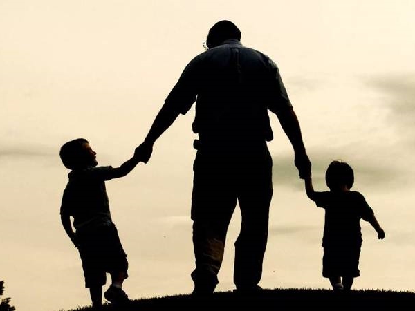 الأب في عيده السنوي كم أنصفته السينما؟