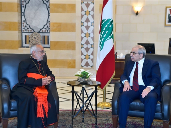 شؤون الطائفة الأرمنية بين سلام وميناسيان